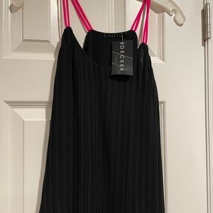 Decker going out top- NWT